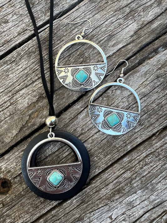 Silver Dyed Turquoise Wood Set
