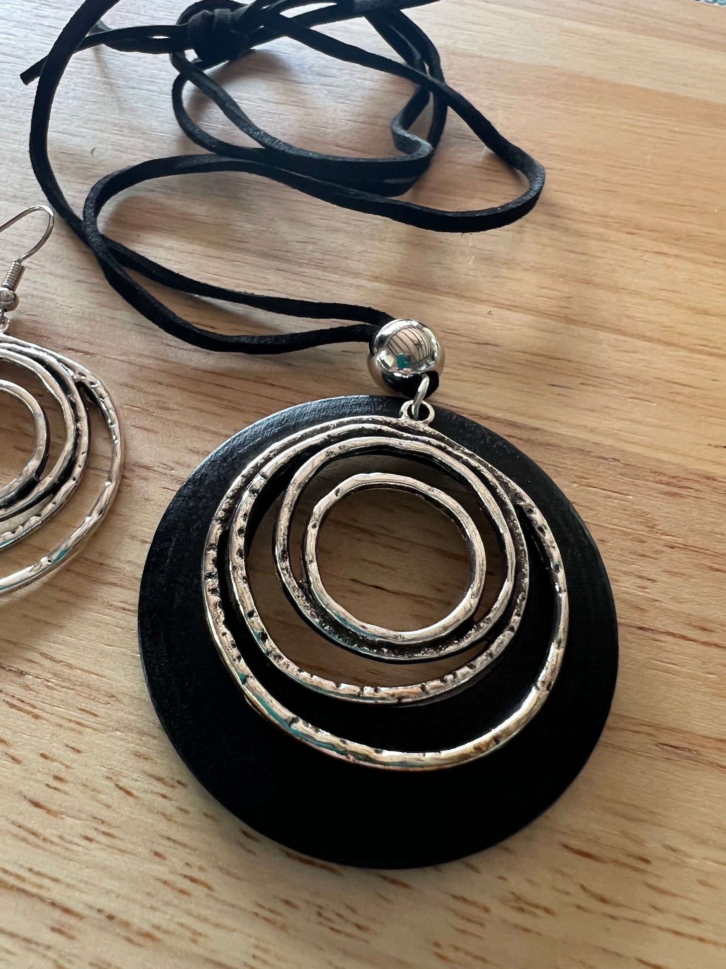 Distressed Round Pendant Earring Set