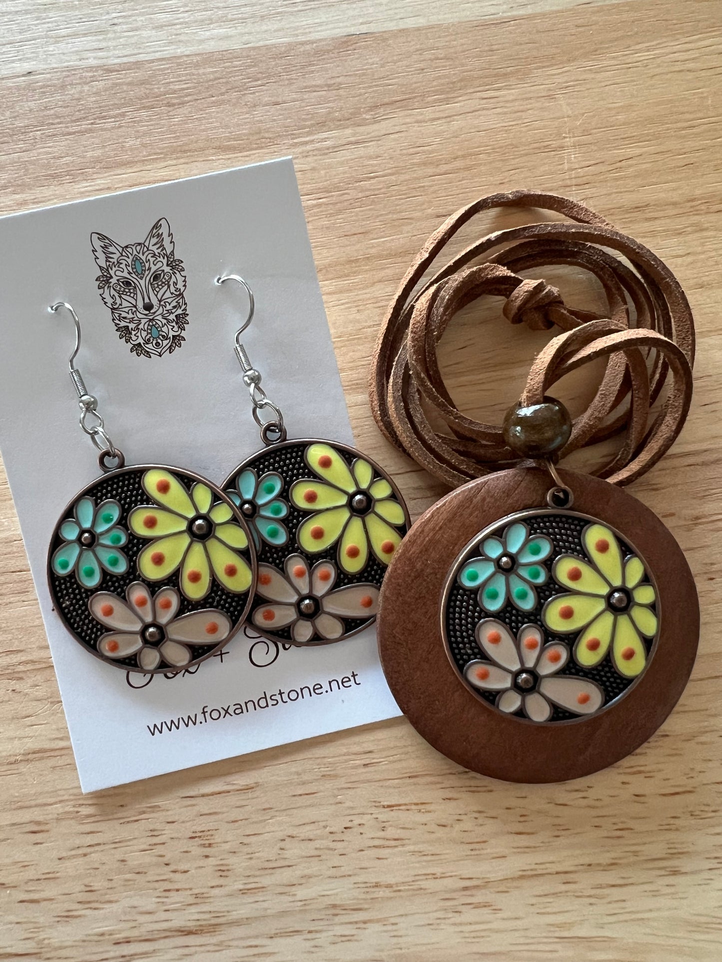 Daisy Round Pendant Earring Set