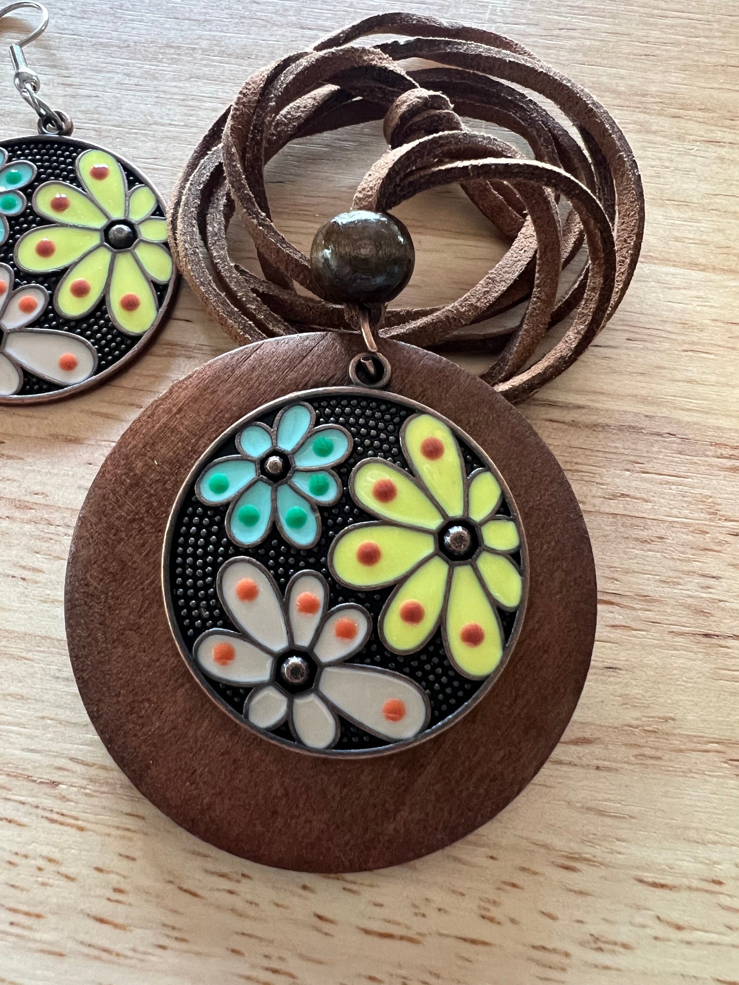 Daisy Round Pendant Earring Set
