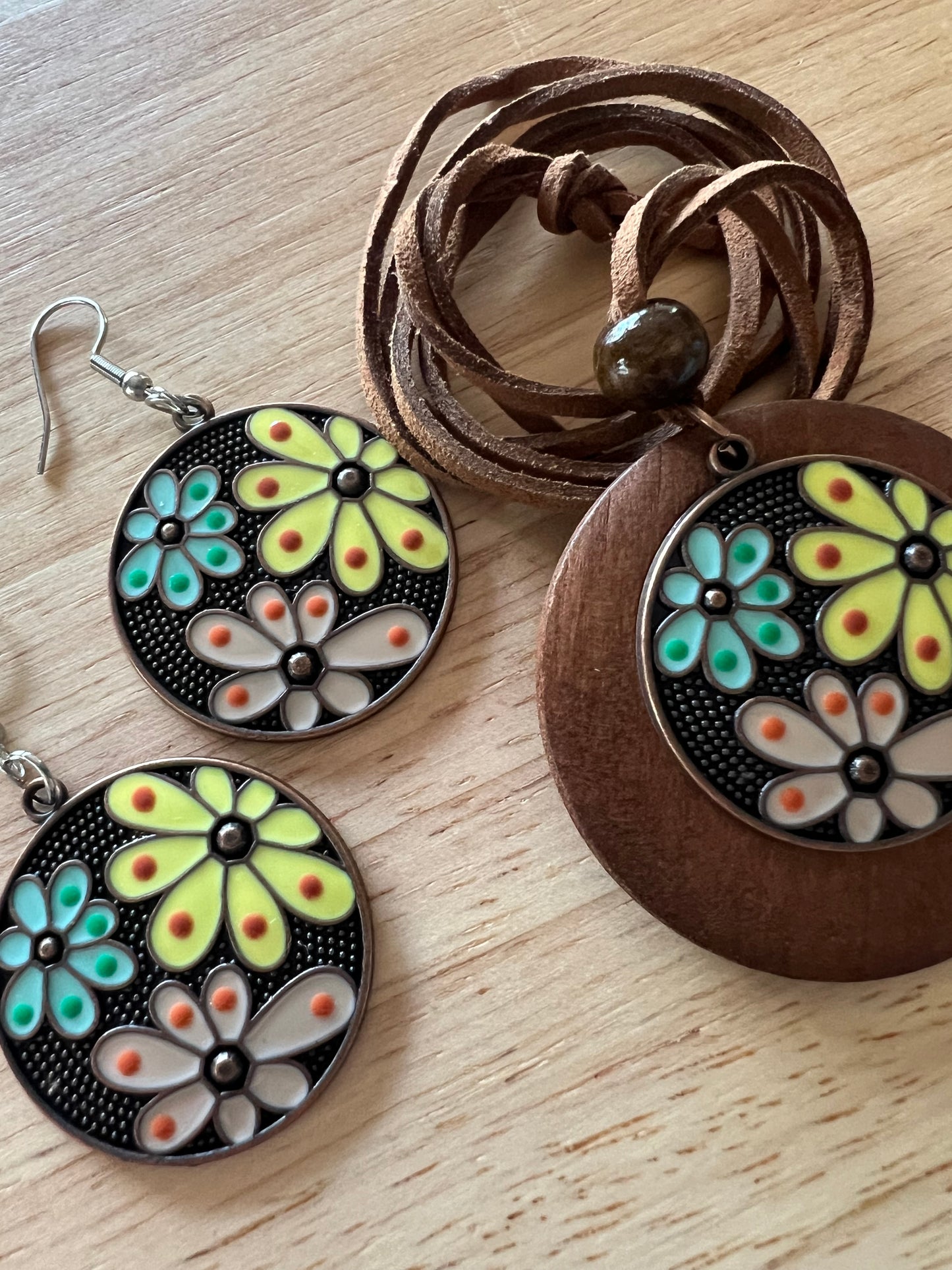 Daisy Round Pendant Earring Set