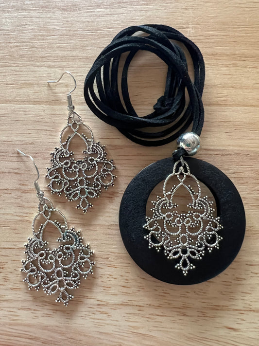 Boho Chandy Pendant Earring Set