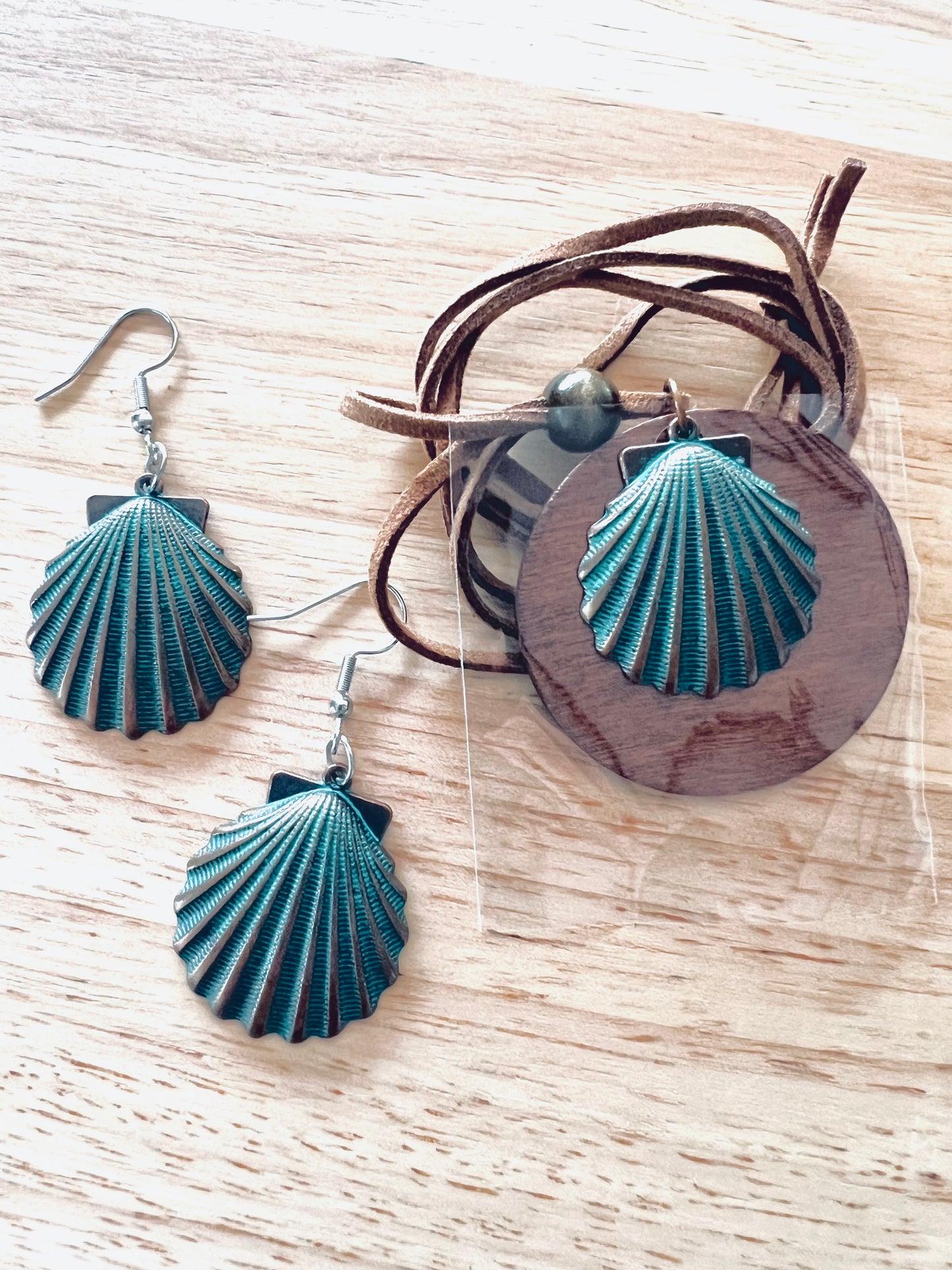 Patina Shell Pendant Earring Set