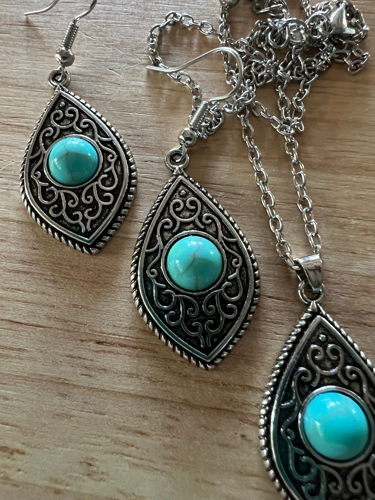 Turquoise Oval Pendant Earring Set