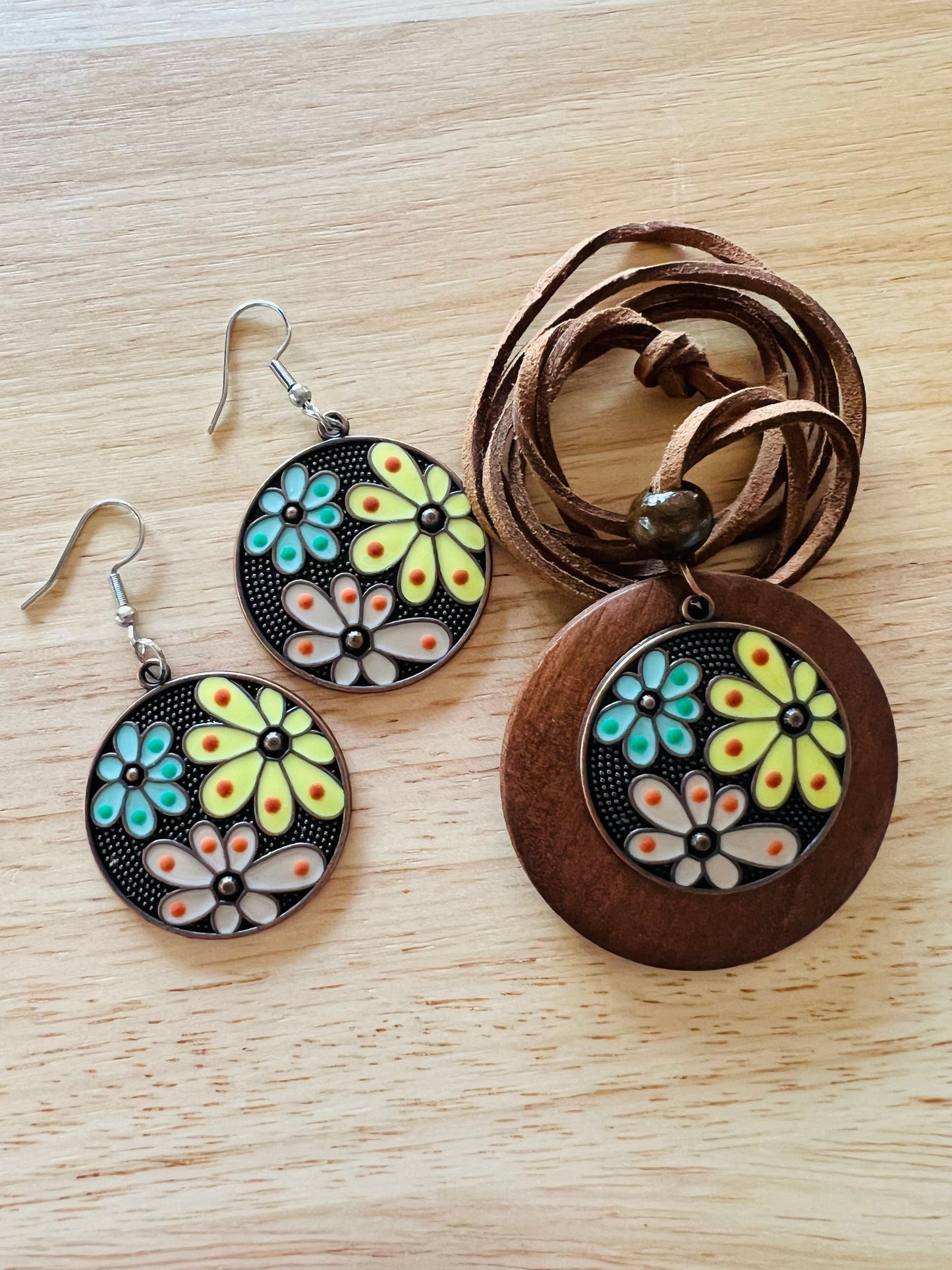 Daisy Round Pendant Earring Set