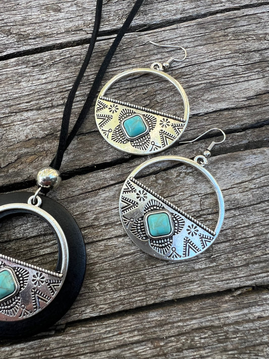 Silver Dyed Turquoise Wood Set