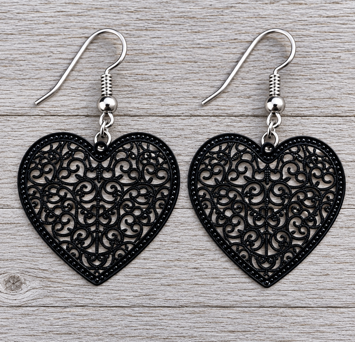 Heart Filigree Black Earrings