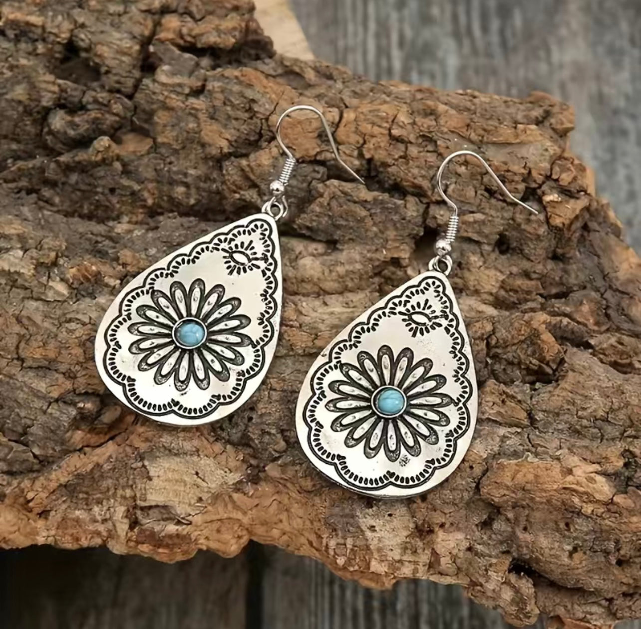 Lux Daisy Metal Earrings