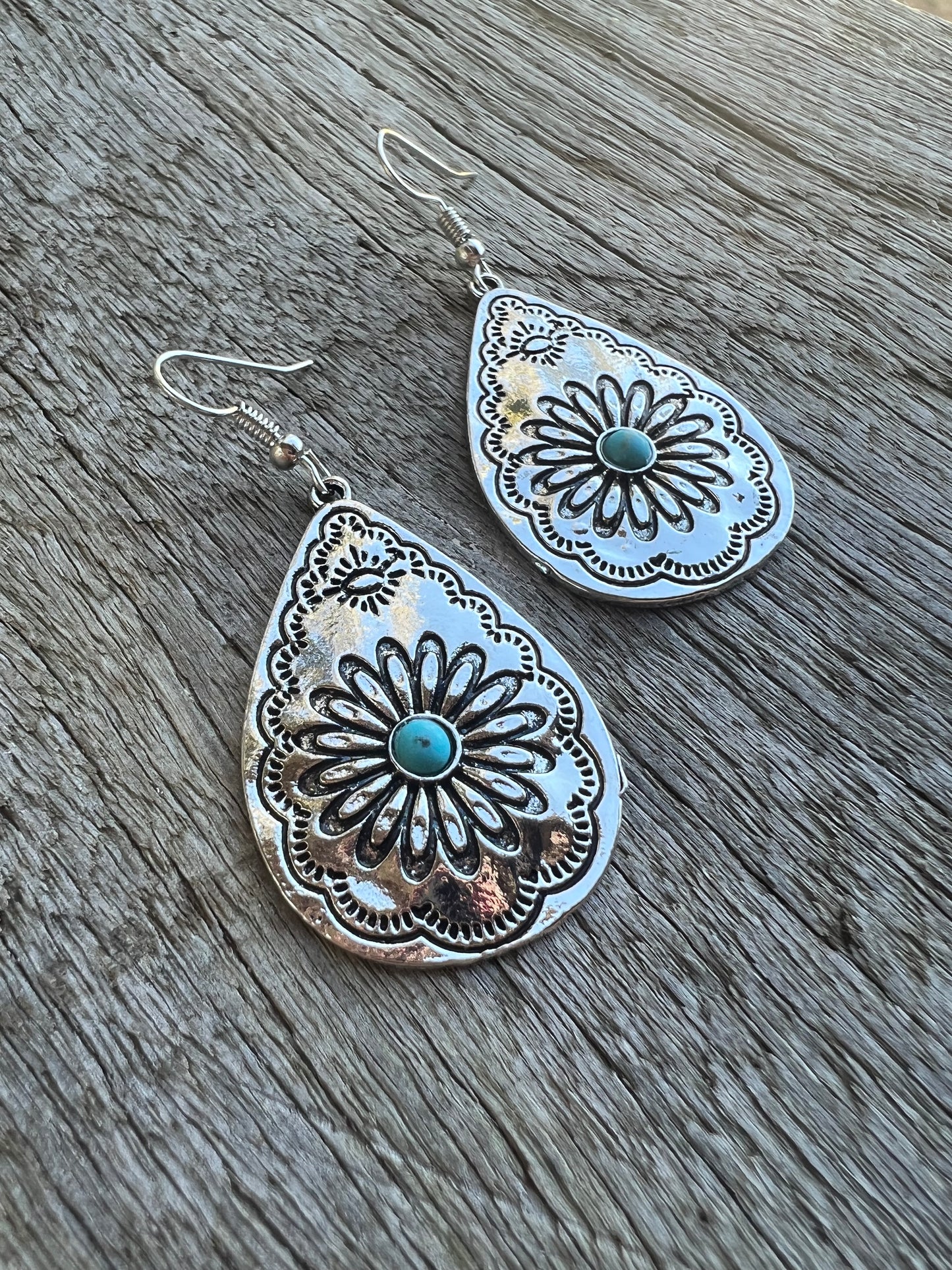 Lux Daisy Metal Earrings