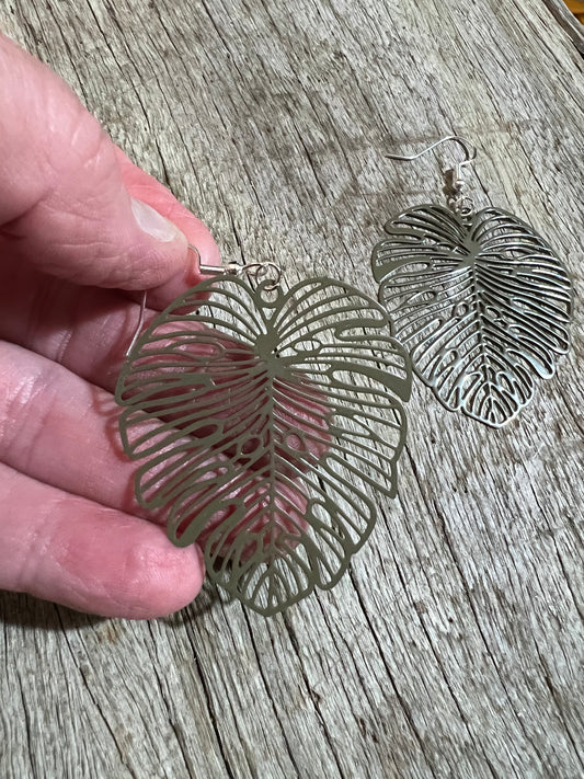 Khaki Large Monstera Leaf Filigree