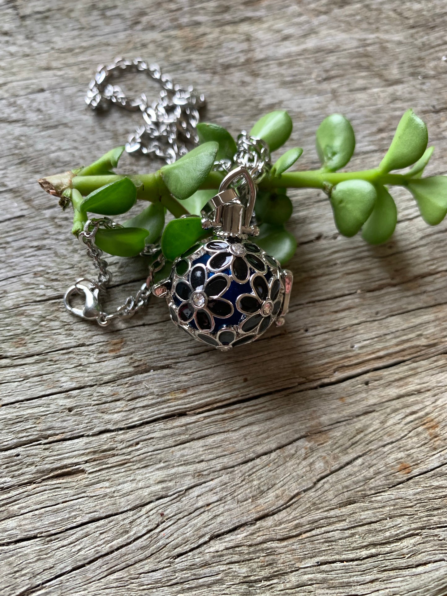 Black/Silver Flower Oil Diffuser