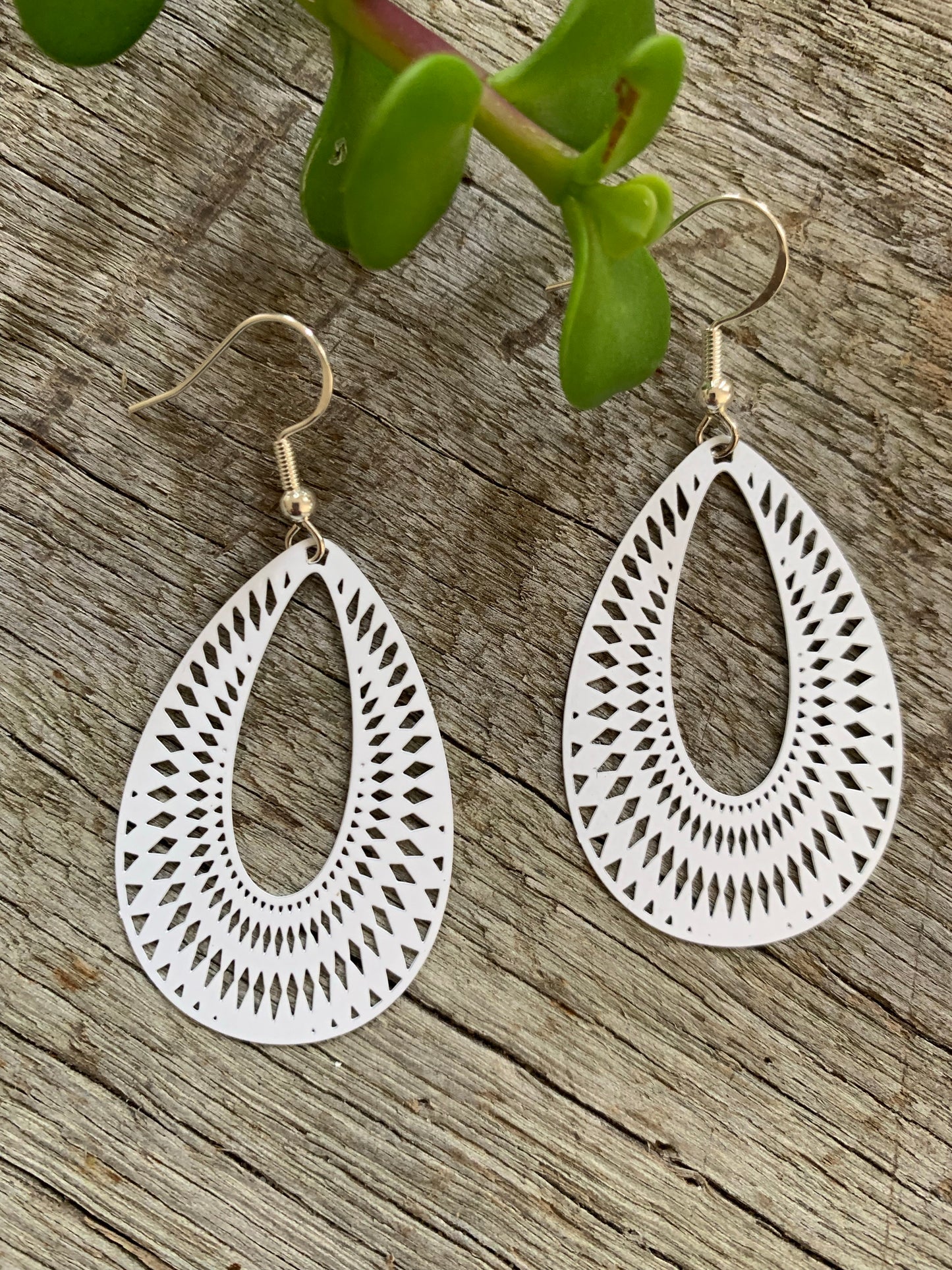 Julia White Filigree