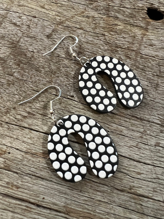 Black and White Shelly Arch Earring