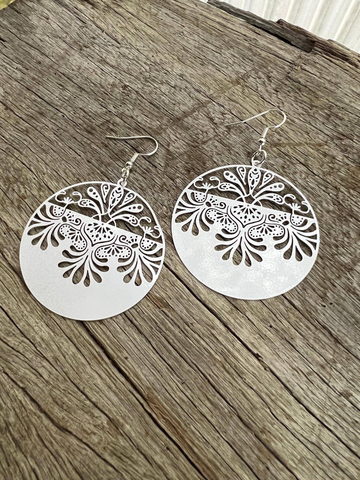 White Lotus Swirl Filigree