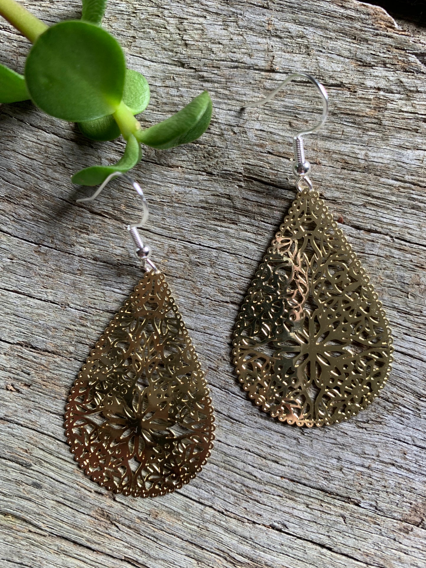 Gold Shine Shelby Filigree