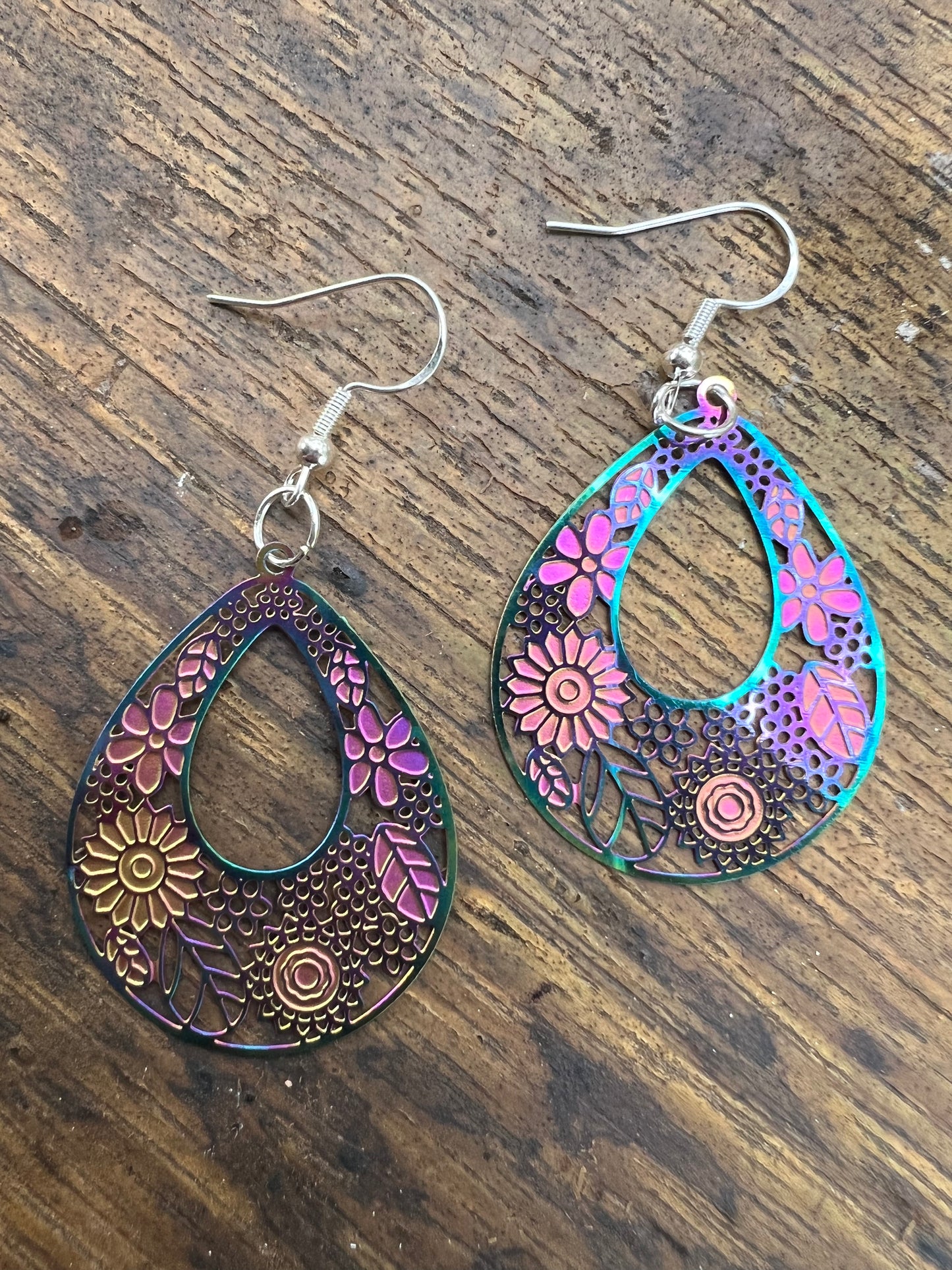 Irridescent Floral Teardrop Filigree