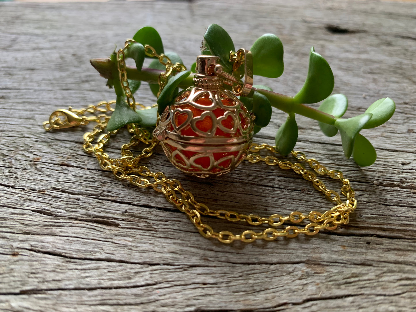 Round Hearts Gold Oil Diffuser