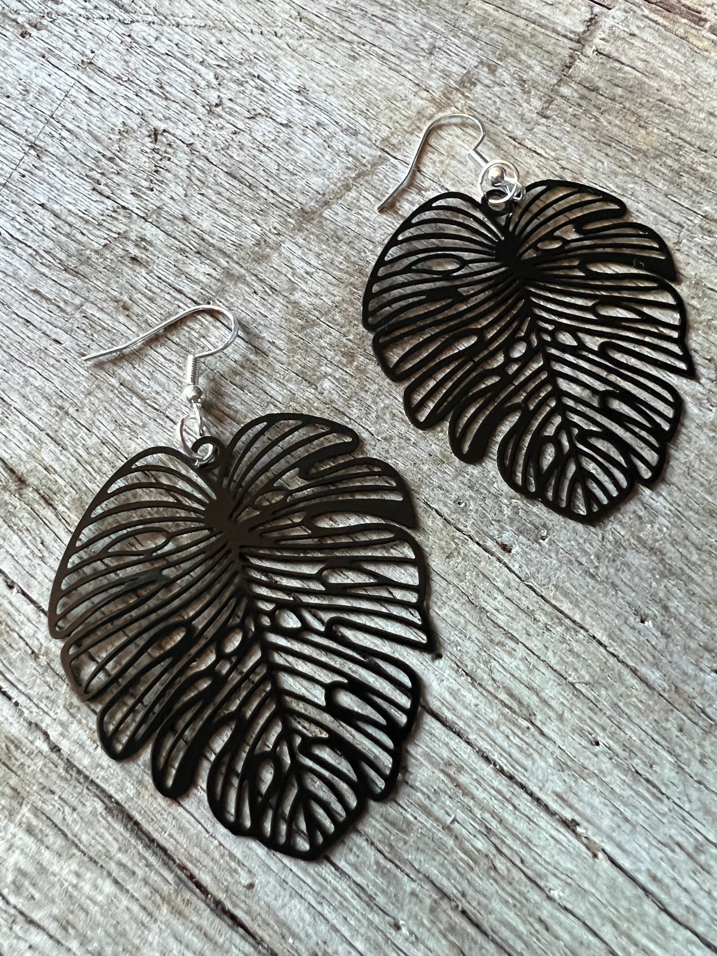 Black Large Monstera Leaf Filigree