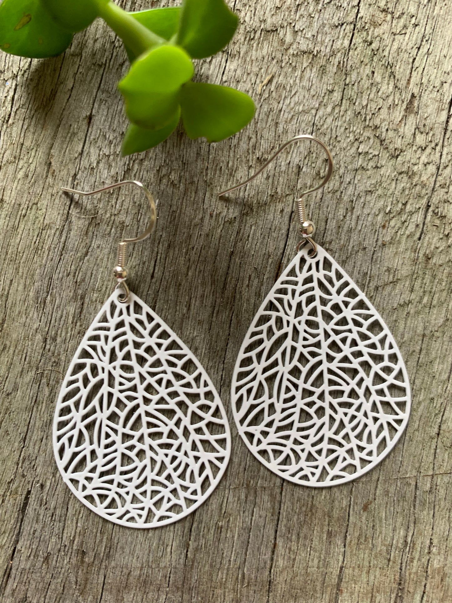 Pure White Alaska Filigree