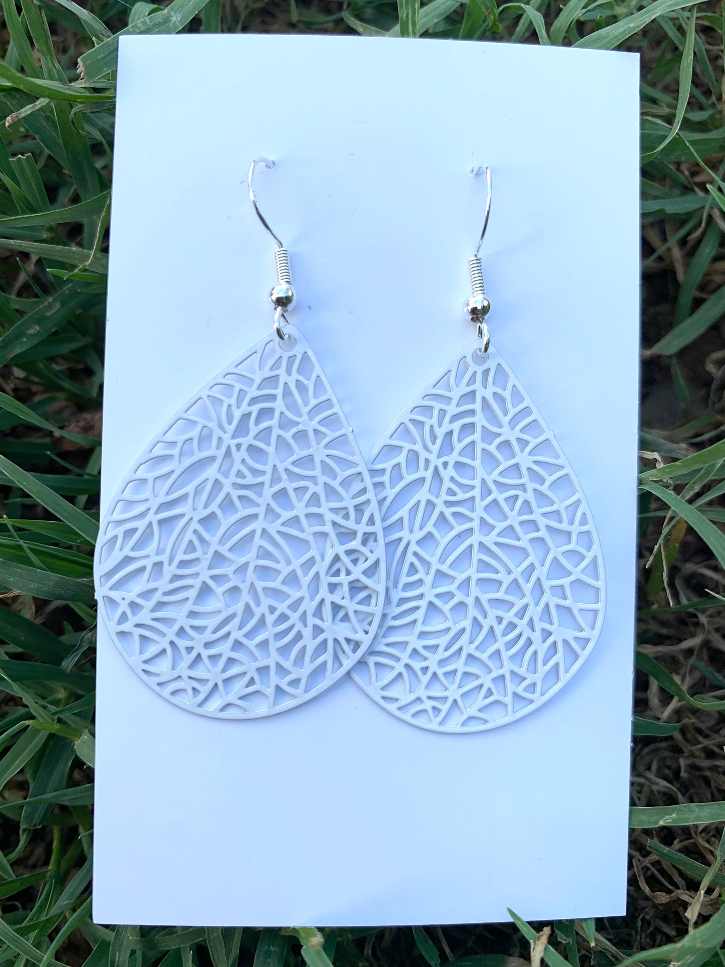 Pure White Alaska Filigree