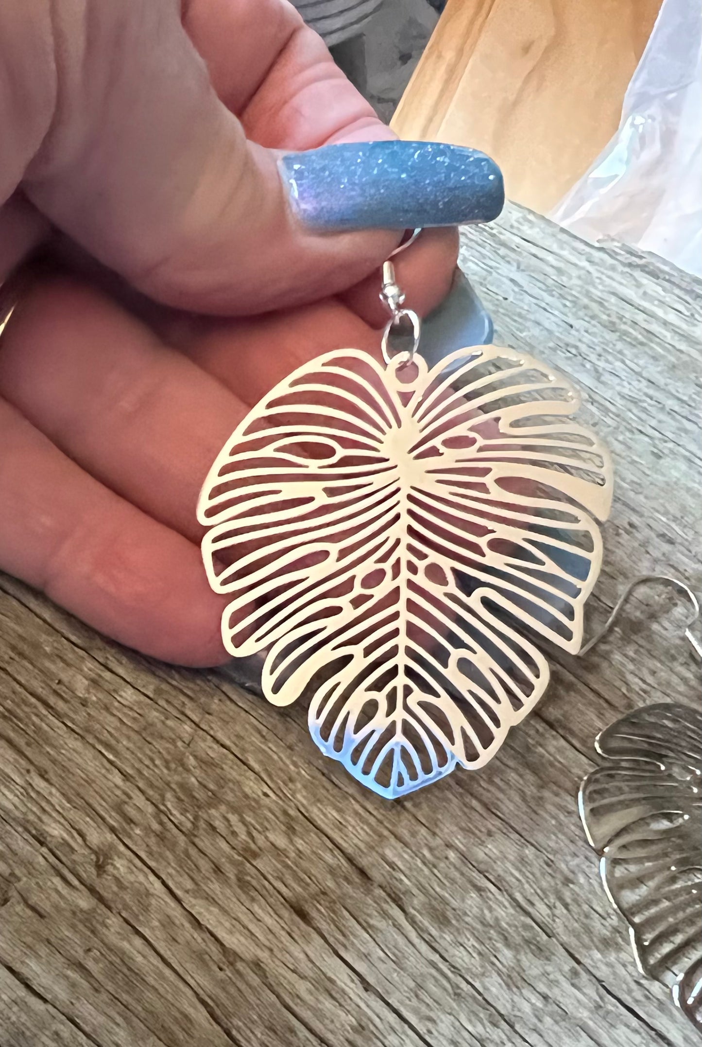 Shiny Silver Large Monstera Leaf Filigree