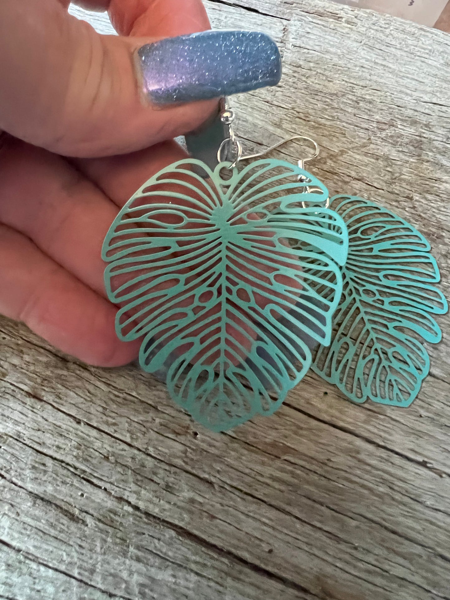 Aquatic Large Monstera Leaf Filigree