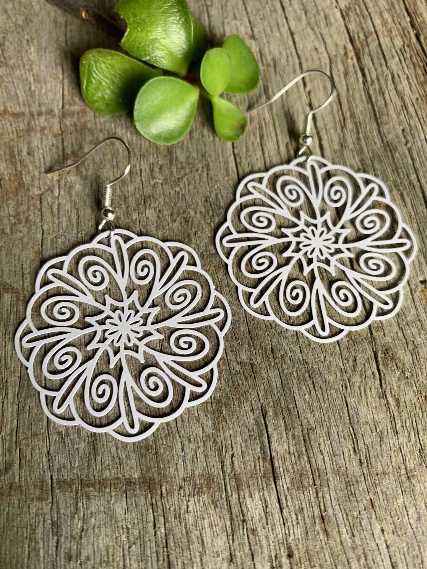 Pure White Harlow Filigree