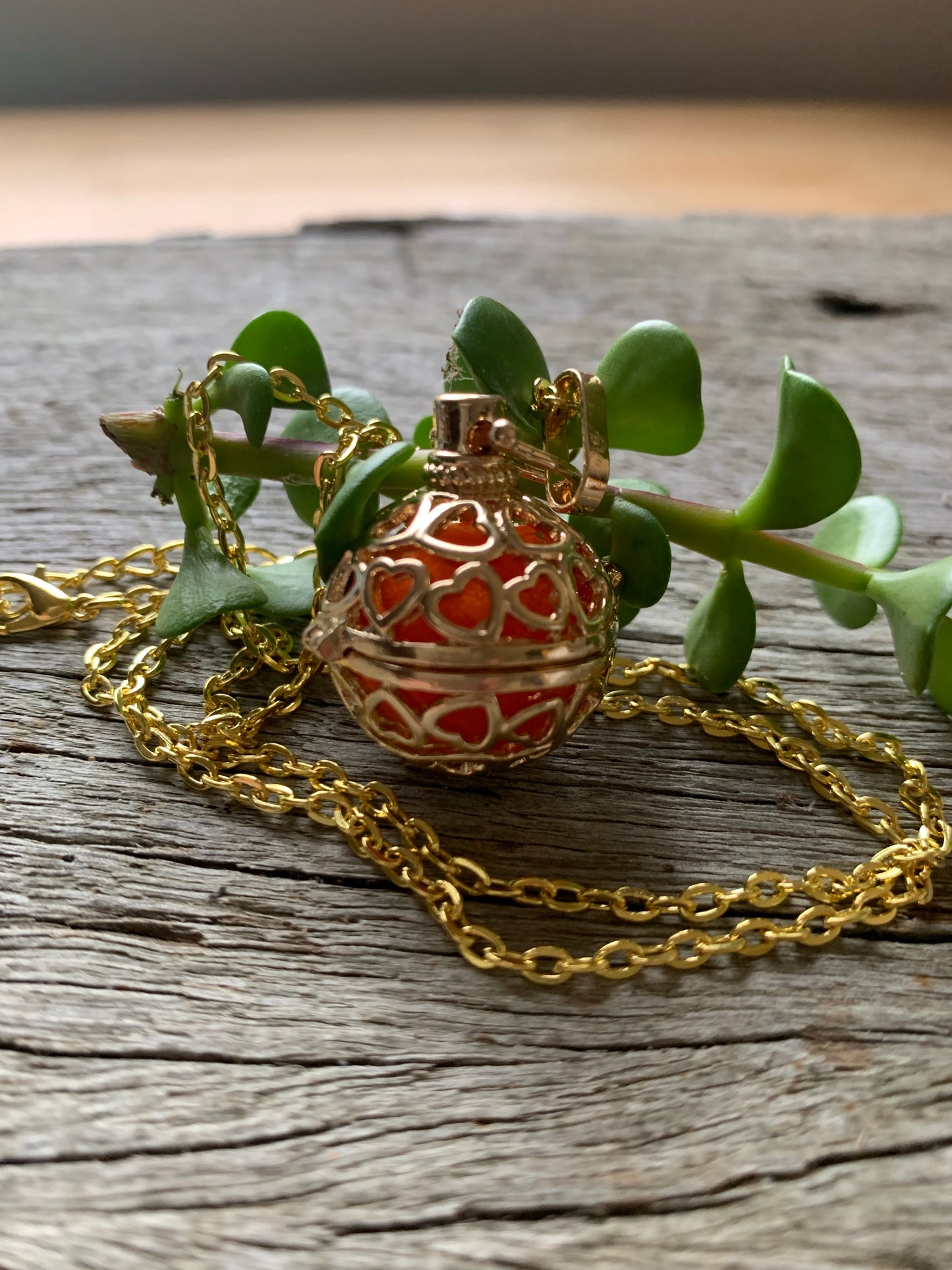 Round Hearts Gold Oil Diffuser