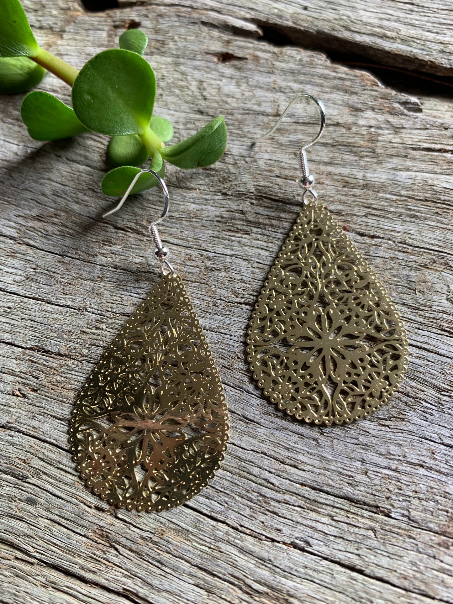 Gold Shine Shelby Filigree