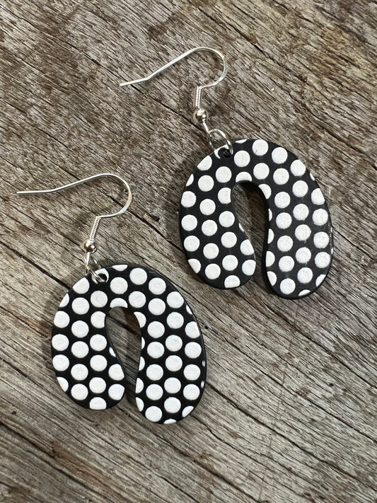Black and White Shelly Arch Earring