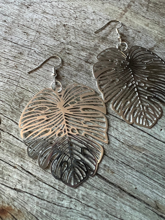 Shiny Silver Large Monstera Leaf Filigree