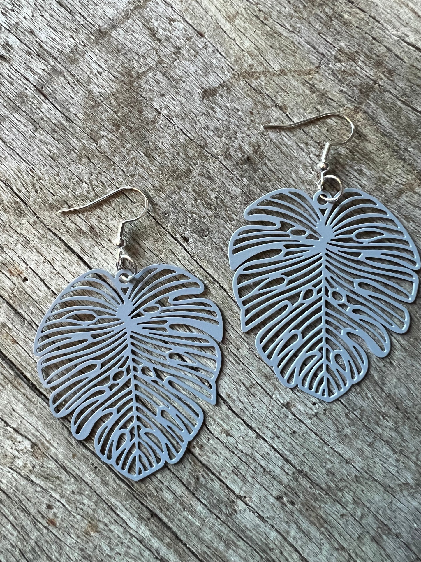 Grey Large Monstera Leaf Filigree