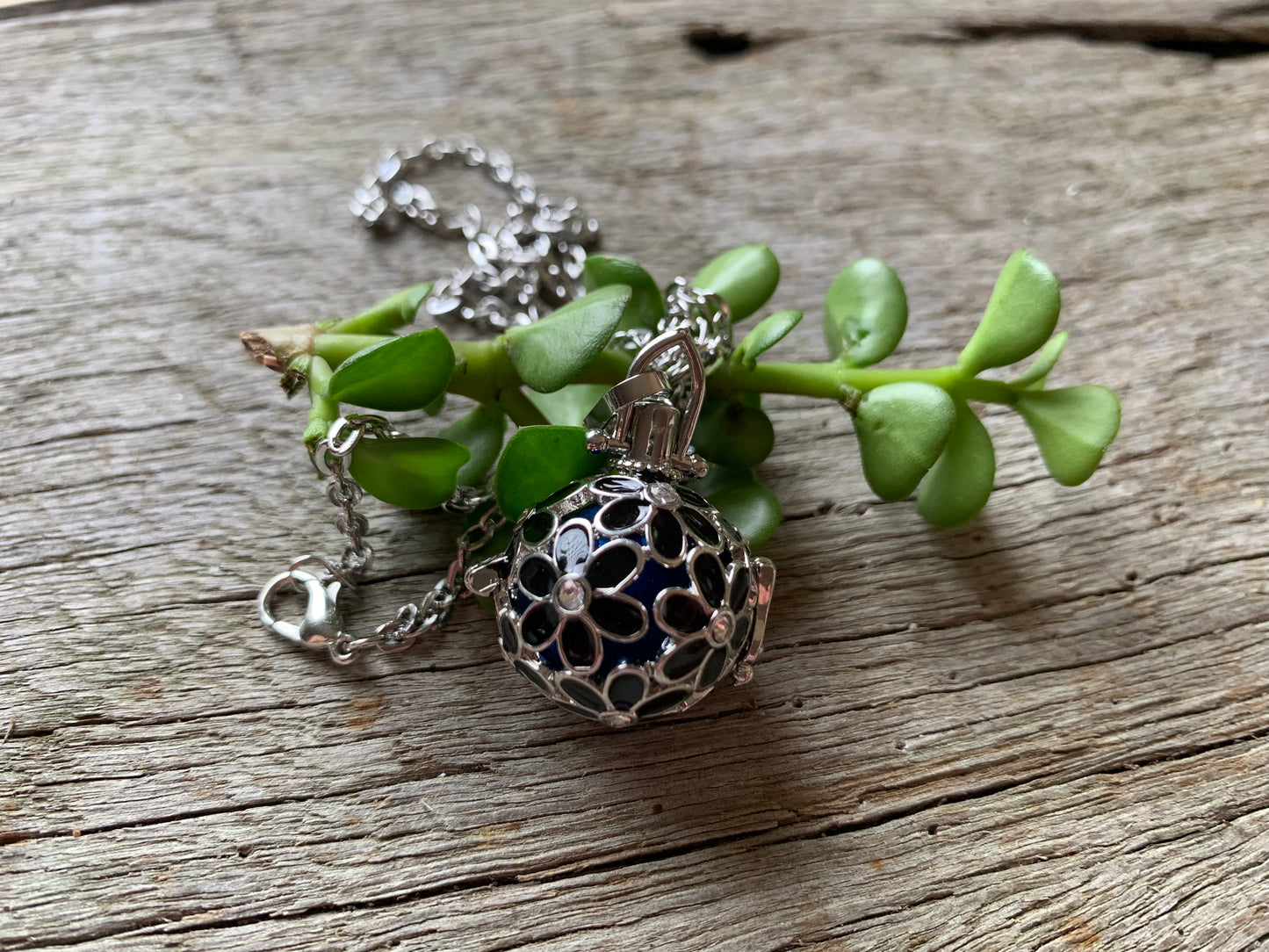 Black/Silver Flower Oil Diffuser
