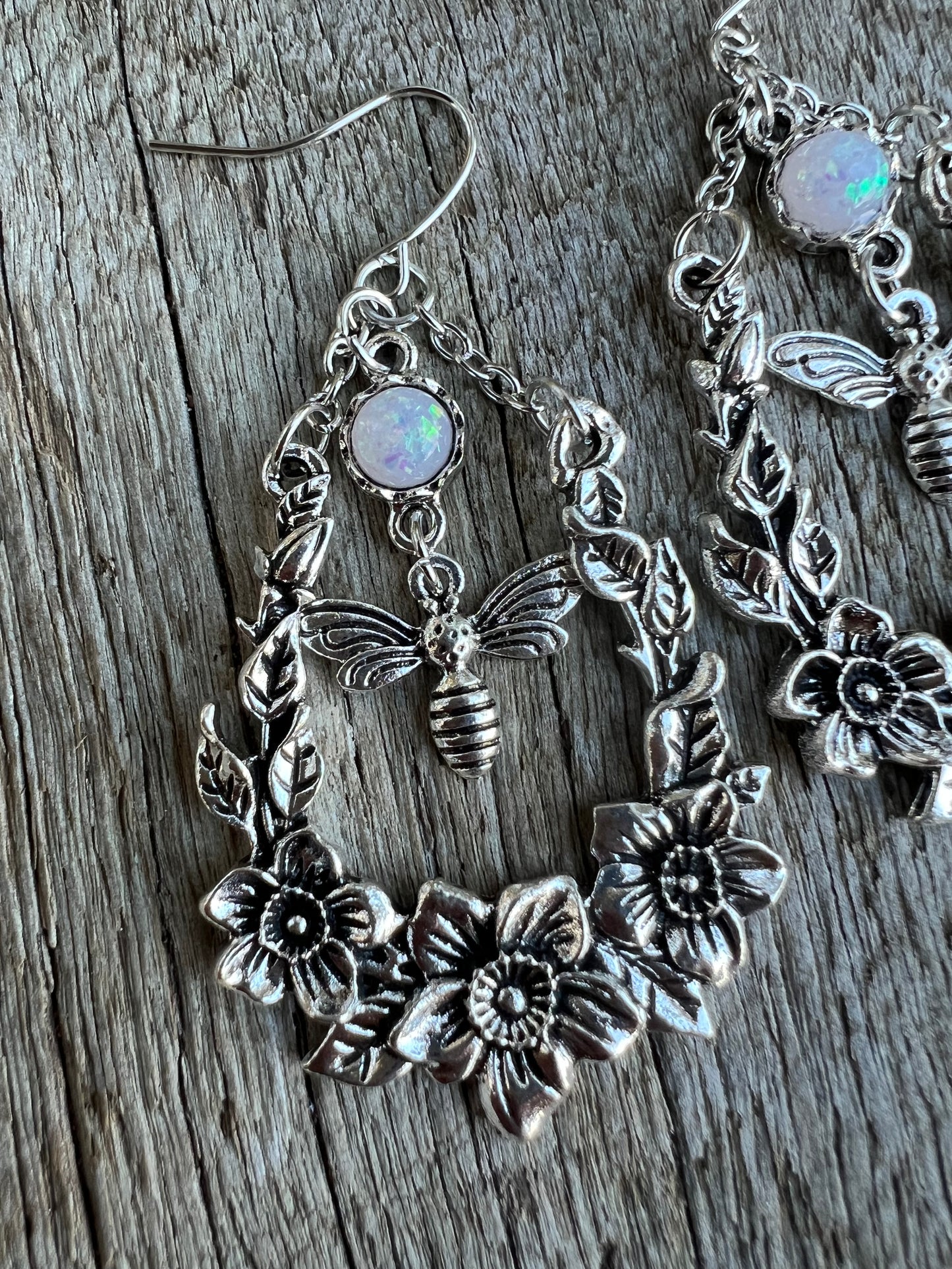 Stunning Bee Dangle Earrings 🐝