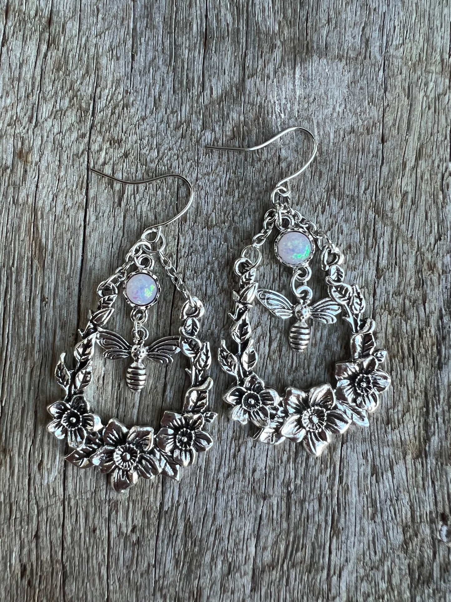 Stunning Bee Dangle Earrings 🐝