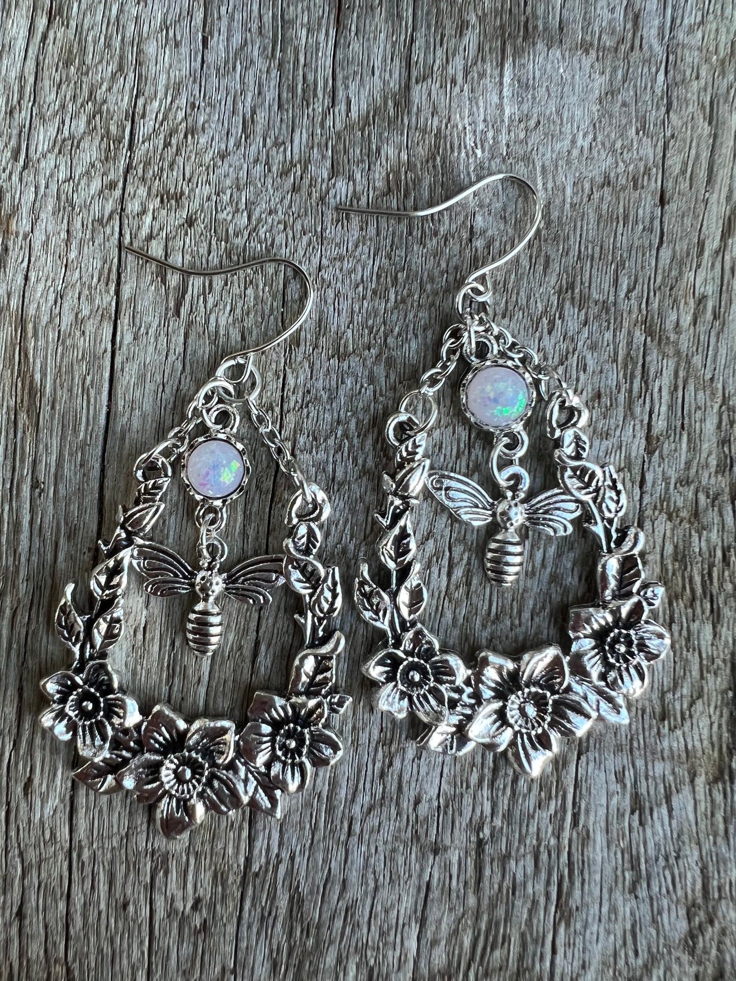 Stunning Bee Dangle Earrings 🐝