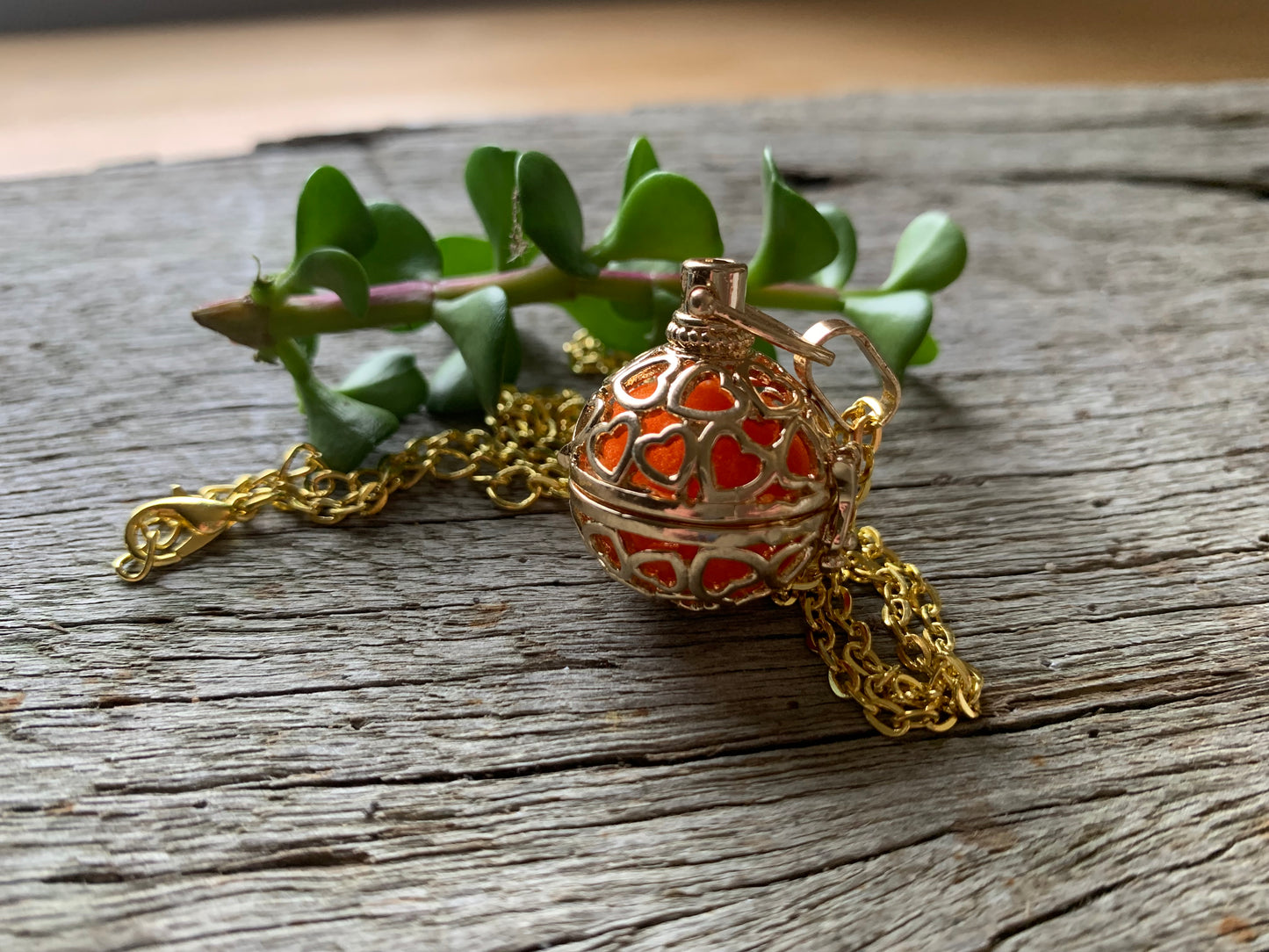 Round Hearts Gold Oil Diffuser